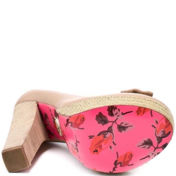 ⭐️MAGGI nude leather pumps Betsey Johnson S8⭐️ - Picture 6 of 8